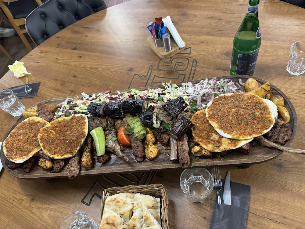 Assiette Grillades Et Lahmadjoun